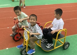 愉快的骑行活动