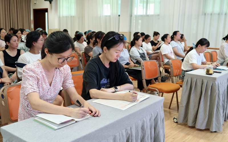 锦程幼儿园：2025年秋学期全体教职工大会