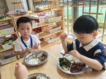 第一周：我会自己吃饭