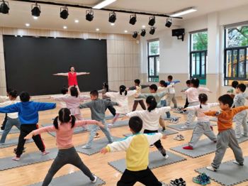 宝贝们的瑜伽初体验