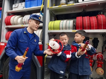 消防车进校园