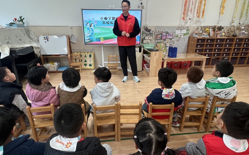 锦程幼儿园：奔跑的小脚丫