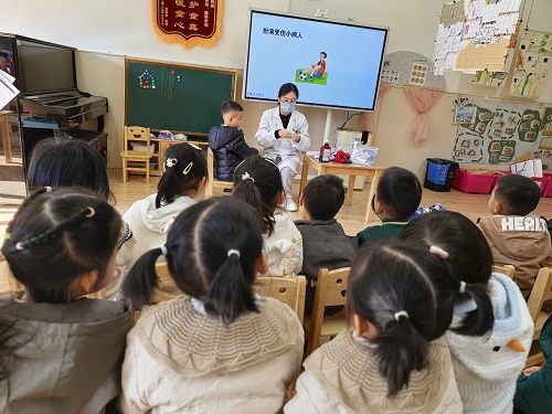 锦程幼儿园：职业探秘 走近医生